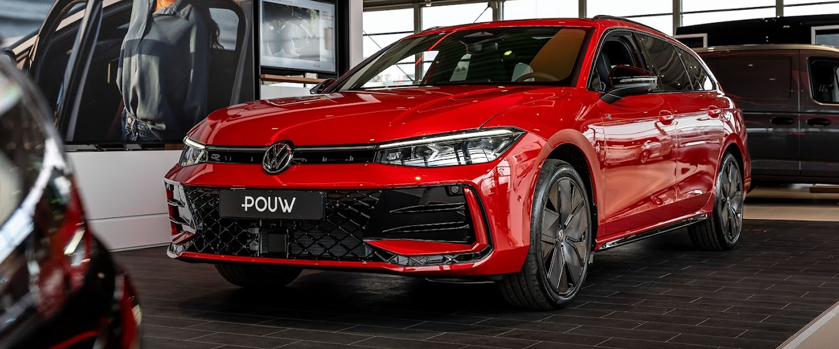 Volkswagen Passat bij Pouw in de Showroom