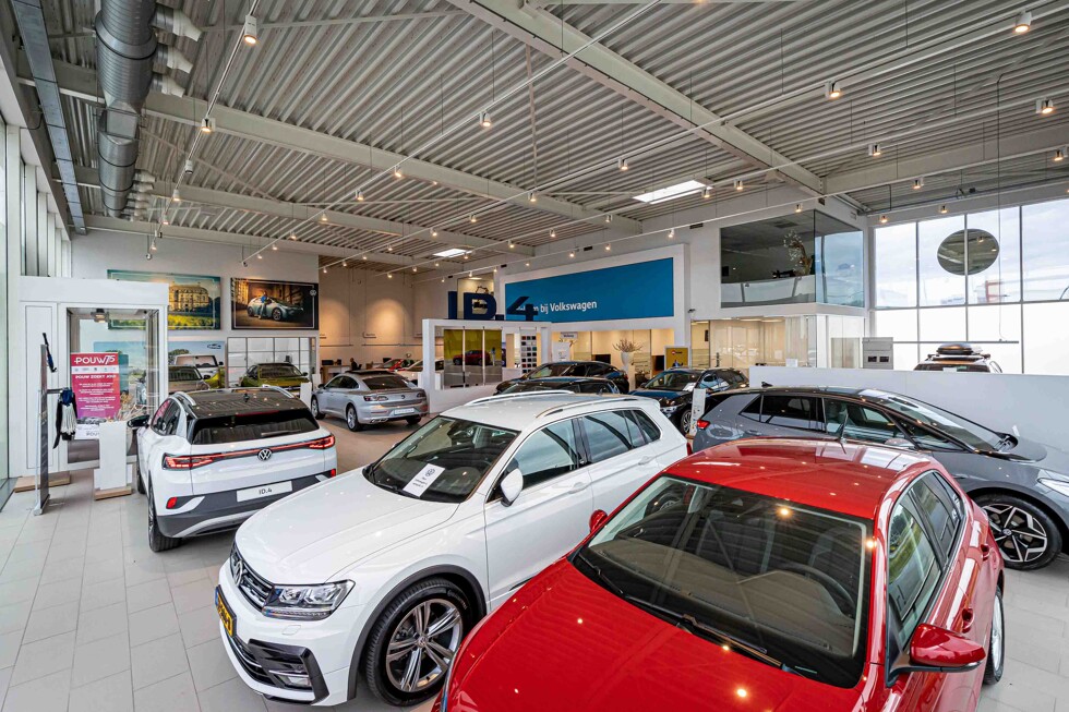 Pouw Harderwijk Volkswagen showroom