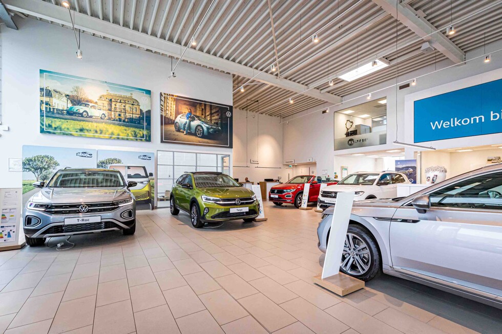 Pouw Hardwerijk Volkswagen showroom 1