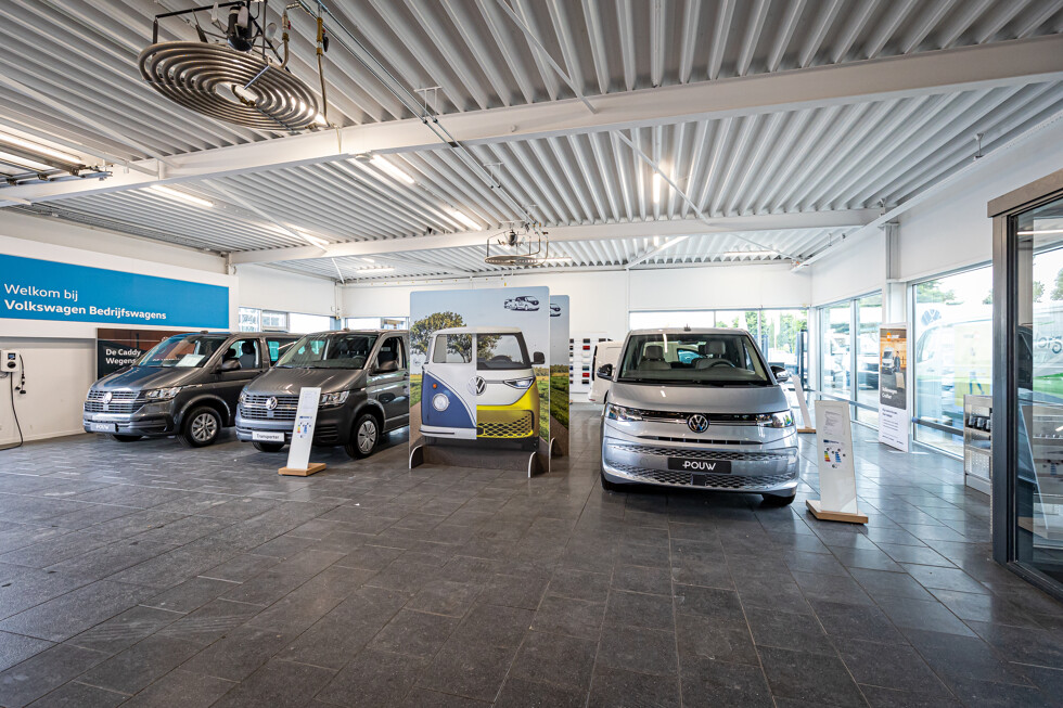 Pouw Harderwijk Volkswagen Bedrijfswagen showroom