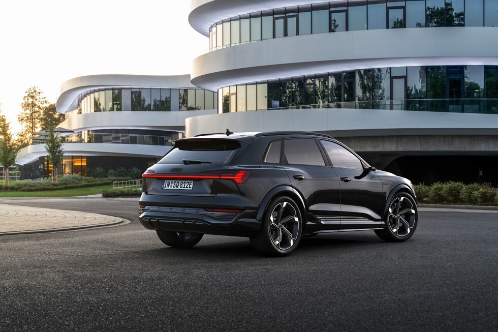 Audi SQ8 e-tron 2023 (2)